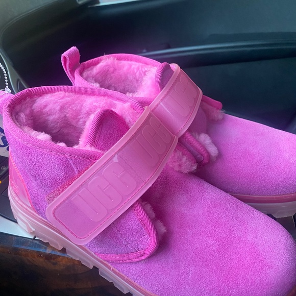 UGG Boots - Picture 1 of 2